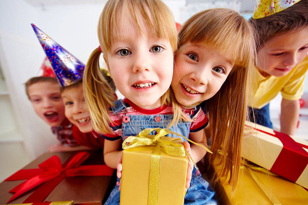 10 idées de cadeaux enfants à moins de 20 euros - Invitation Anniversaire